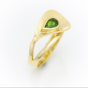 Zlatni prsten sa turmalinom