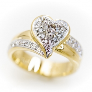 Zlatni prsten u obliku srca