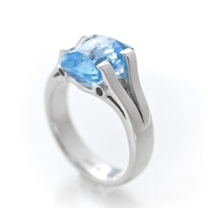 Unikatni prsten sa topazom