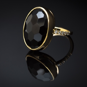 Luksuzni prsten sa oniksom i brilijantima