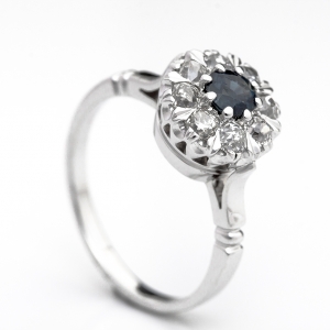 Klasičan prsten sa safirom i brilijantima