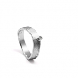 Prsten sa brilijantom od belog zlata