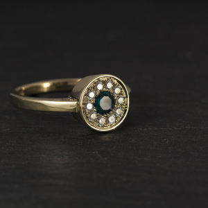 Zlatni prsten sa safirom i brilijantima