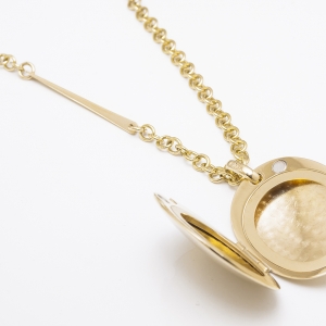 Elegantni zlatni privezak