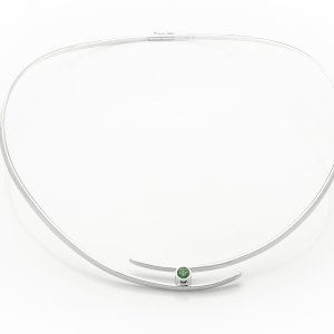 Elegantna ogrlica sa smaragdom
