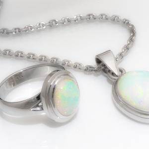 Ogrlica i prsten sa opalom