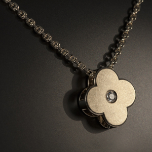 Luxuzni privezak od žutog zlata sa brilijantom