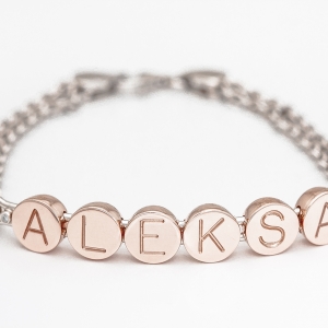 Narukvica sa imenom u kombinaciji roze i belog zlata