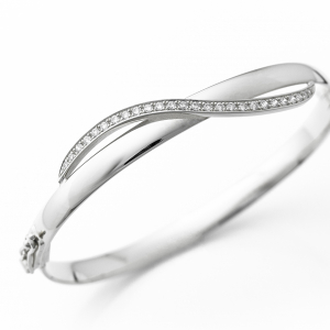 Elegantna čvrsta narukvica sa brilijantima od belog zlata